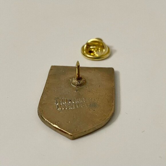 Vintage Canadian Vietnam Veterans London Pin - Picture 6 of 9